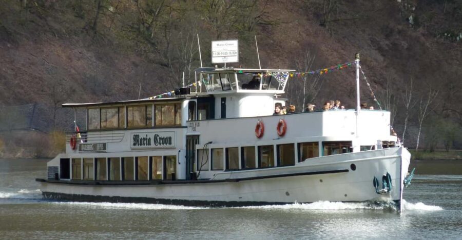 1 hour boat cruise with fragrant coffee and homemade strudel - Touring Prague from the river on the Maria Croon (built in 1927)