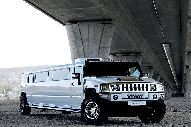 1 Hour Prague Party Hummer Limousine Ride - Spring Wine and Chauffeur Service: The Comfort Details That Matter