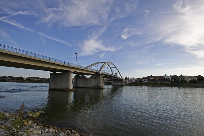 1-way Prague to Vilshofen private transfer - up to 7 passengers - Door-to-Door Prague Pickup: Hotel Lobby to Vilshofen-Ready Arrival