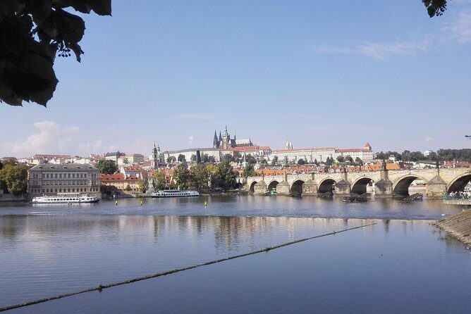 2:5-Hour Walking Tour of Old Town Prague with Boat Ride - Old Town Hall and the Astronomical Clock: how to catch the moment