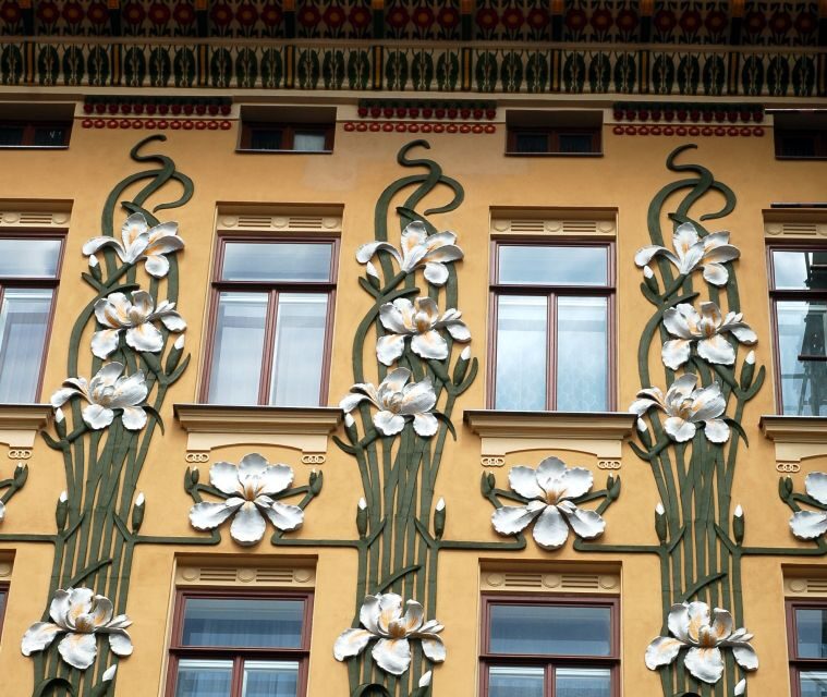 3-Hour Brno Themed Walking Tours - What you’ll actually see in the streets: small lanes, architecture, and seasonal flavor