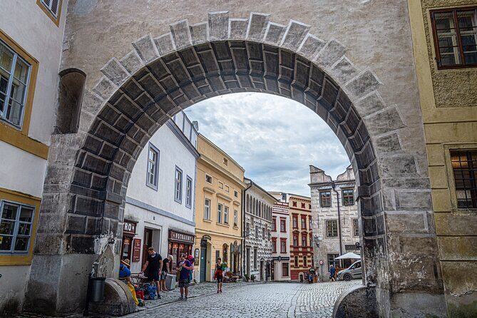 Best of Cesky Krumlov Old Town and Castle Exteriors - Pickup and meeting options: start where you actually are