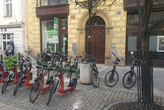 Best Prague Viewpoints: Guided E-Scooter Tour - Meeting Point and Getting Started: Don’t Rush the Prep