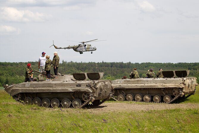 BMP tank driving experience Prague - Training and the manual tank reality check