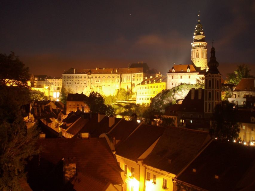 Český Krumlov: Night Walking Tour with a Professional Guide - The Main Act: Crooked Medieval Streets After Dusk