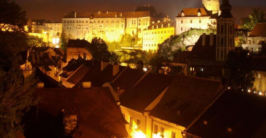Český Krumlov: Night Walking Tour with a Professional Guide - Meeting Your Guide and Getting Oriented Fast
