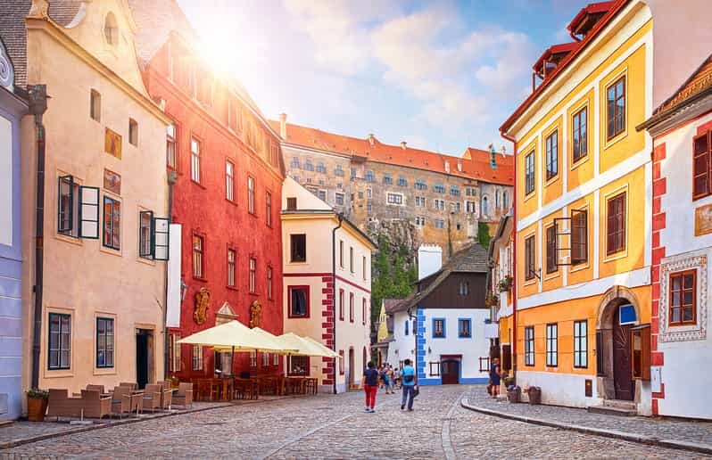 Cesky Krumlov: Private 2-Hour City Walking Tour - Castle area highlights: from exteriors and gardens to the big visuals
