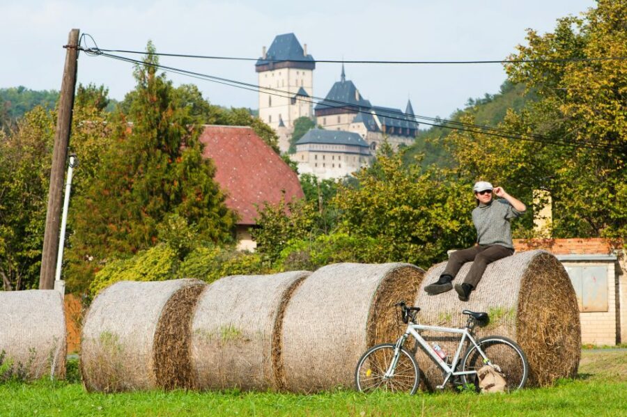 Coutryside bike tour to Karlstejn Castle. - Returning to Prague by train: the smart finish (and the New Town stop)