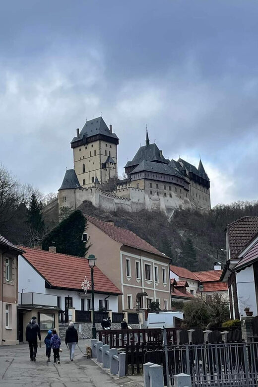Day trip to Karlstejn castle and Famous Bohemian glassworks - Prague to the glassworks: a calm 40-minute countryside ride