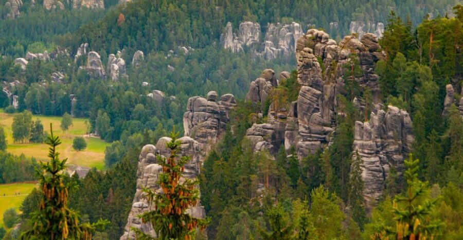 Day Trip to Rock City in Adrspach and Church of Peace - Entering Adršpach: the green loop and the “big rock, tight gap” effect
