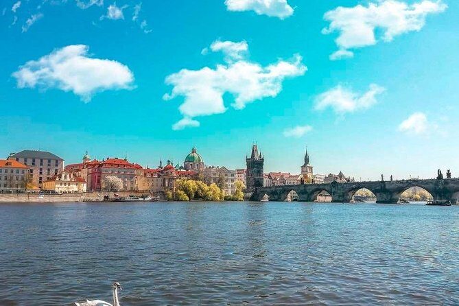 Discover Prague’s most Photogenic Spots with a Local - Dancing House: modern twists for your first photo “win”
