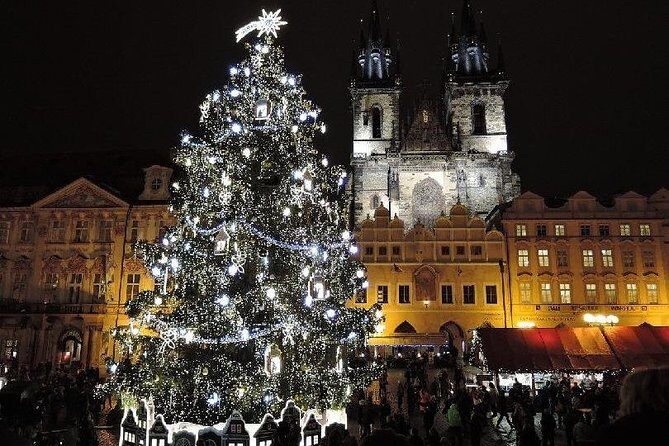 Discover the Best of Prague: Private Tour incl Best beer tasting - Hradcany: Walking Through the Biggest Medieval Castle