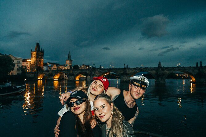 Drunken Monkey Prague Boat Party w/ 2hr Open Bar, DJ & Club Entry - The 8–10pm boat party: open bar, DJ energy, and an easy start