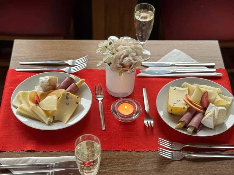 Evening cruise through Prague with 3-course served menu - Live music, welcome drink, and the reality check