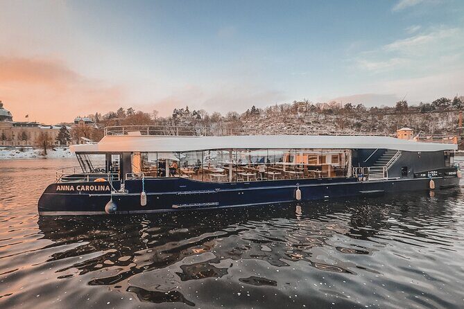 Evening Eco Cruise With a Glass of Prosecco in Bohemia - The route and scenery: what you’ll actually see on the Vltava