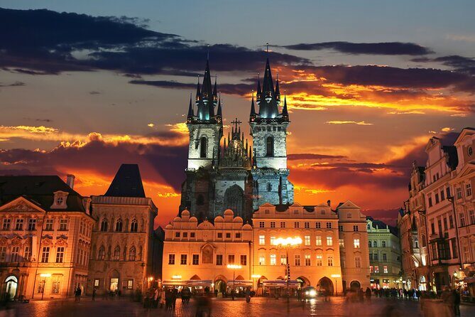 Evening View Walk in Prague - Prague Castle after dark: St. Vitus spotlights and gas-lit lanes