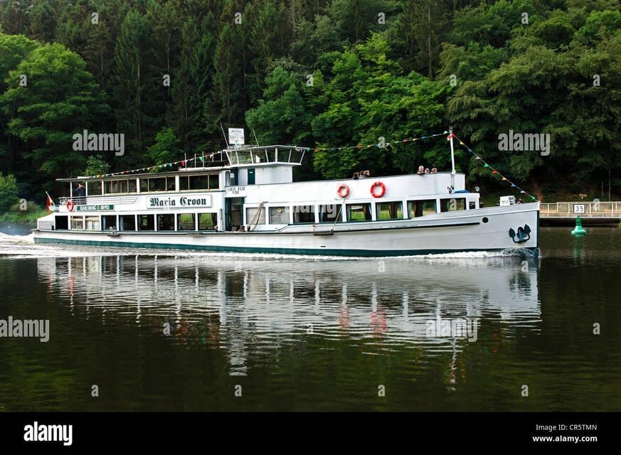 Exclusive Christmas cruise with Christmas Eve buffet - What the included prosecco and small gift mean in real life