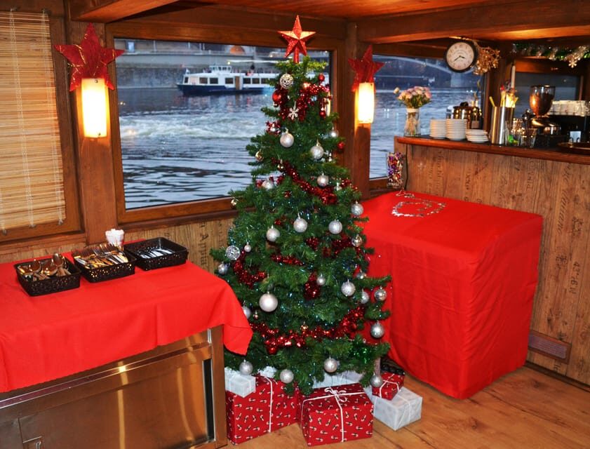 Exclusive Christmas cruise with Christmas Eve buffet - Price and value: is $243 per person fair?