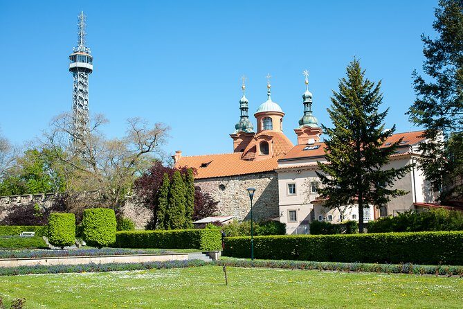 FAT TIRE E-BIKE GREAT TOUR - river, parks & panoramic views tour - Old Town Hall and the Astronomical Clock: the final big punch