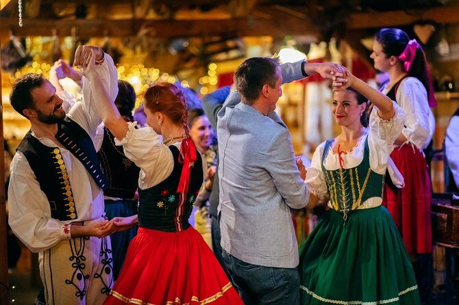 Folklore Dinner with Unlimited Drinks 4course Menu - Key things that make this Prague dinner show worth a night