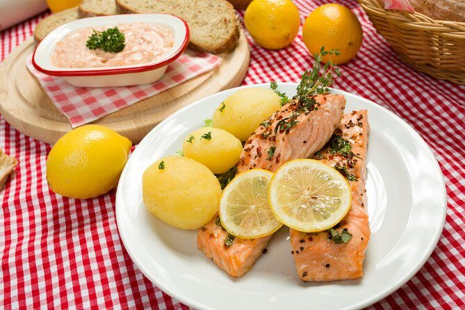 Folklore Dinner with Unlimited Drinks 4course Menu - Families and Kids: Children’s Menu and a Program for Parents