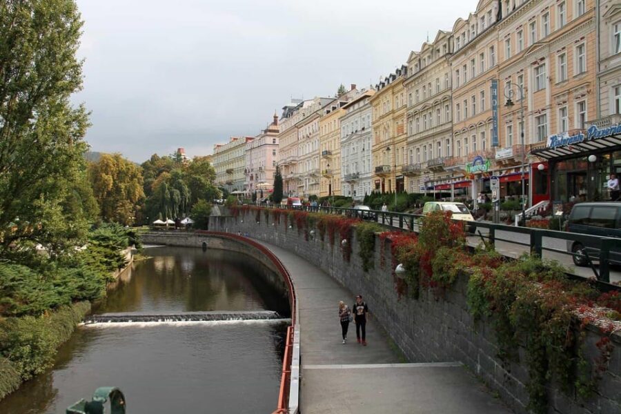 From Prague: Day trip to Karlovy Vary - Driver experience: efficient when it goes right