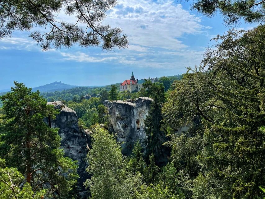 From Prague: Full-Day Bohemian Paradise Guided Hiking Trip - What to eat and drink during the day (and a fun local idea)