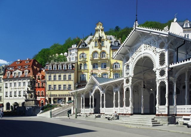 From Prague: Karlovy Vary Full-Day Tour - Weather and comfort: the day can swing fast