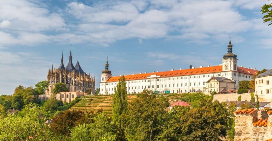 From Prague: Kutná Hora Day Excursion with Bone Church - The coach schedule: how it shapes your comfort level