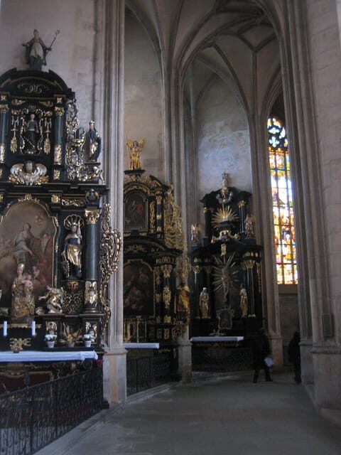 From Prague: Kutna Hora Walking Tour & St. Barbara Cathedral - Sedlec Ossuary (Bone Chapel): what you’re actually looking at