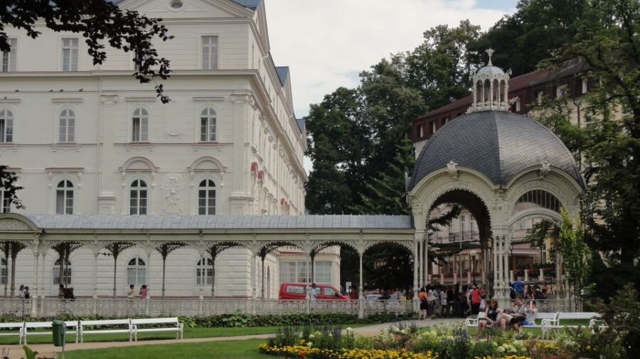 From Prague: Private Karlovy Vary & Crystal Factory Tour - Moser Glassworks: Czech Craft in Action (and the Heat Reality)