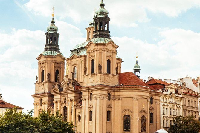 Full Coverage Prague Private City Tour - Old Town Square at Staroměstské náměstí: Where History Happened Fast