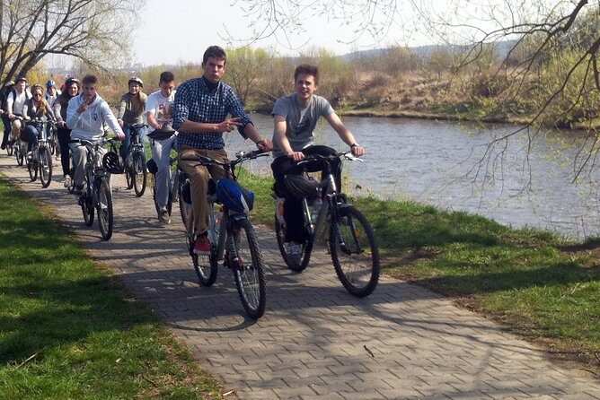 Full-Day Countryside Bike Tour to Karlstejn Castle (small group) - Prague to Karlštejn by bike: the big idea