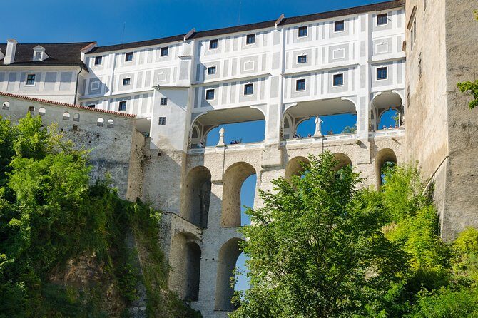 Full-Day Trip to Český Krumlov from Prague - The long ride: transport, start time, and how to avoid pickup headaches