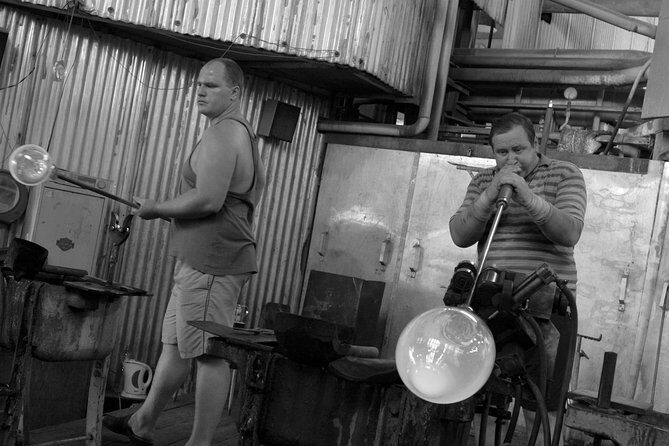 Glass and Brewery Day Trip from Prague - Ruckl Glassworks in Nizbor: watching Bohemian glass take shape