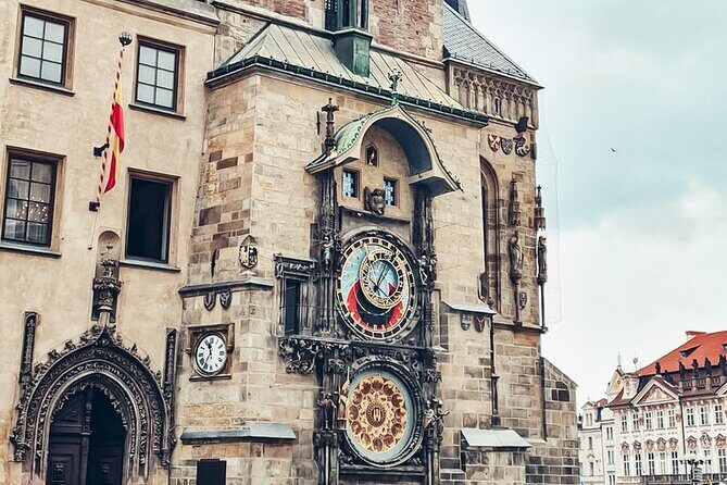 Guided Old Town & Jewish quarter Walking Tour Prague (Tip-based) - A walking tour that’s built for getting your bearings