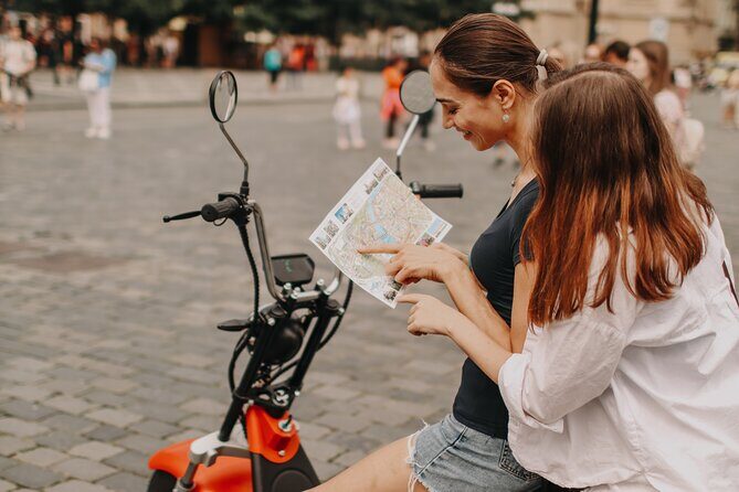 Guided sightseeing e-scooter tour of Prague: 2 hours - Stop 2: Old Town Hall and the Astronomical Clock