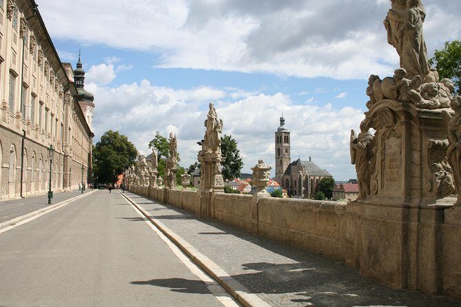 Half-Day Trip to Kutna Hora+Bone Church and Free Time from Prague - Should You Book This Kutná Hora and Bone Church Tour?