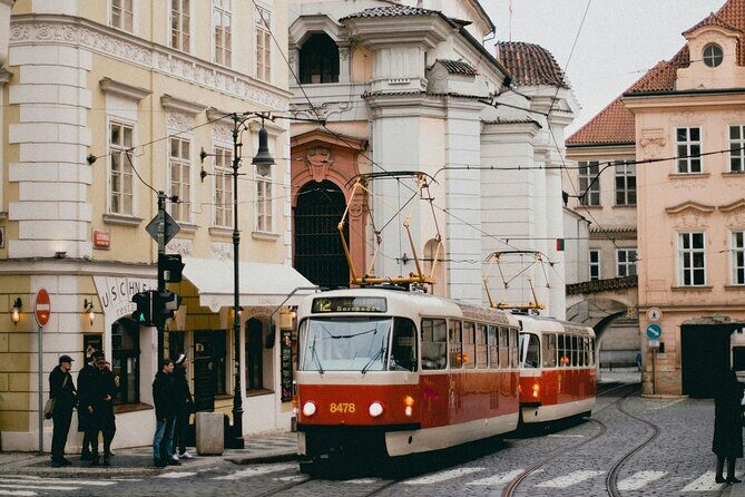 Historic Highlights Walking Tour from Prague - Stop 1: Prague Old Town Square, the fast way to get your bearings
