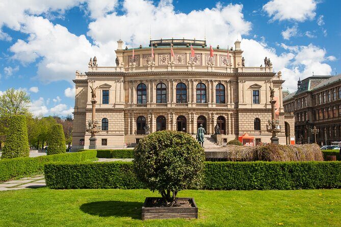 Jewish History and Old Town Walking Tour of Prague - How the guide experience can make or break the tour