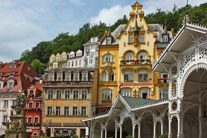 Karlovy Vary day trip from Prague with lunch - Moser Museum: Czech glass in 30 minutes (and where the real value is)