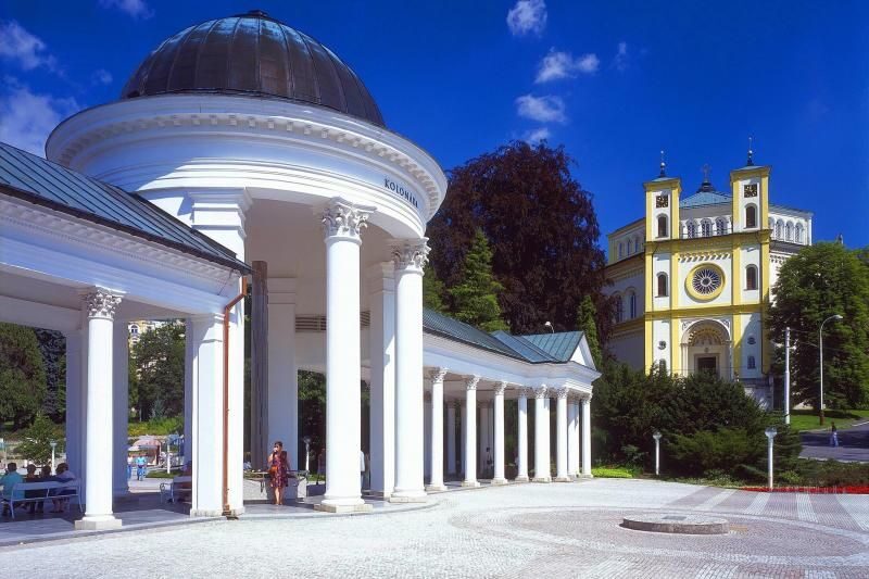 Karlovy Vary & Marianske Lazne Tour from Prague with Lunch - Thun Porcelain Stop: Worth It if You Like the Details