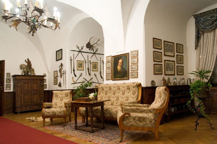 Konopiště: Chateau Tour from Prague - Live Guide vs Audio: Language and Pacing Reality Check