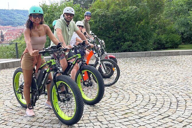 Live-Guided e-Scooter Tour of the Old Town of Prague, 60 min - Why the safety training and supervised test-drive are a big deal