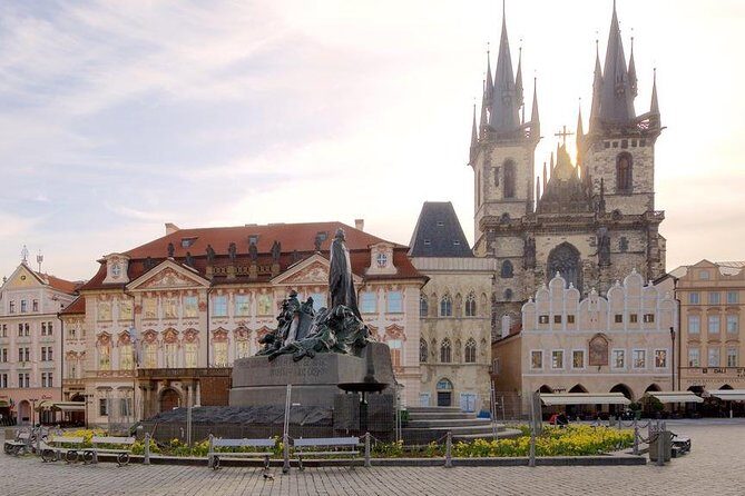 Pedestrian tour of Prague in Spanish - Key things that make this Spanish Prague walk worth your time