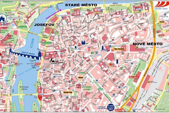 Pedestrian tour of Prague in Spanish - Spanish guidance that seems to matter (Nelson, Monica, Gabriela)