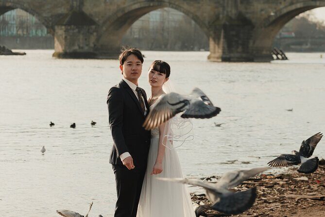 Photographer in Prague, private photoshoot - The route: Astronomical Clock and Charles Bridge stops