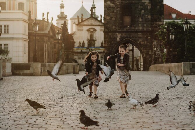 Photographer in Prague, private photoshoot - Old Town Square meeting point: the fastest way to start with good photos