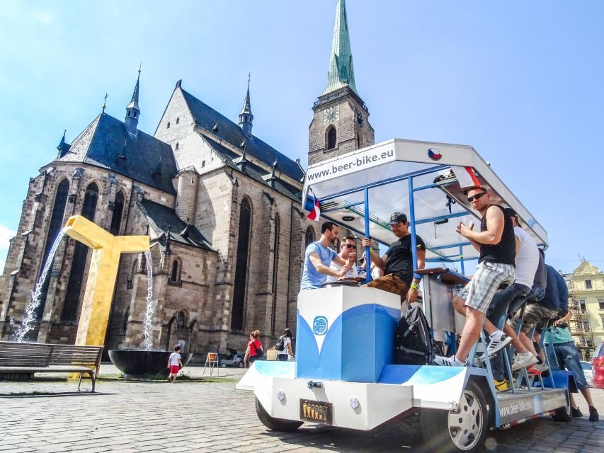 Pilsen: 1.5-Hour Beer Bike with Unlimited Beer - Your own soundtrack on a bike with night party lights