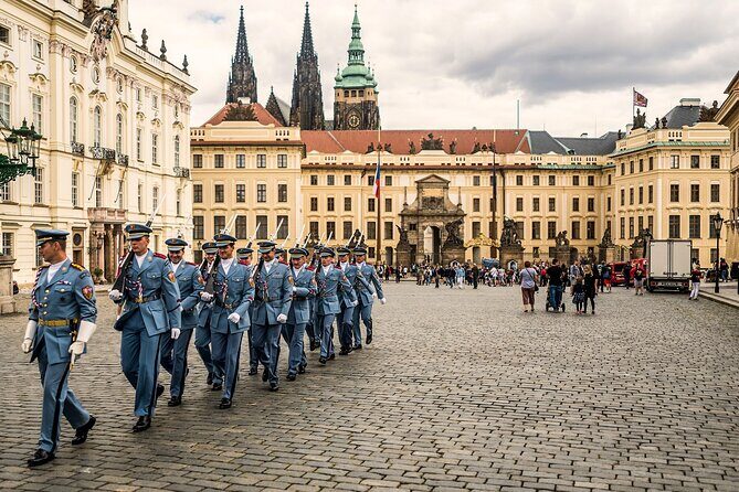 Prague: 1-Hour Castle Tour With Fast-GET Admission Ticket - What you see in St. Vitus, St. George’s, and Golden Lane (and what you don’t)